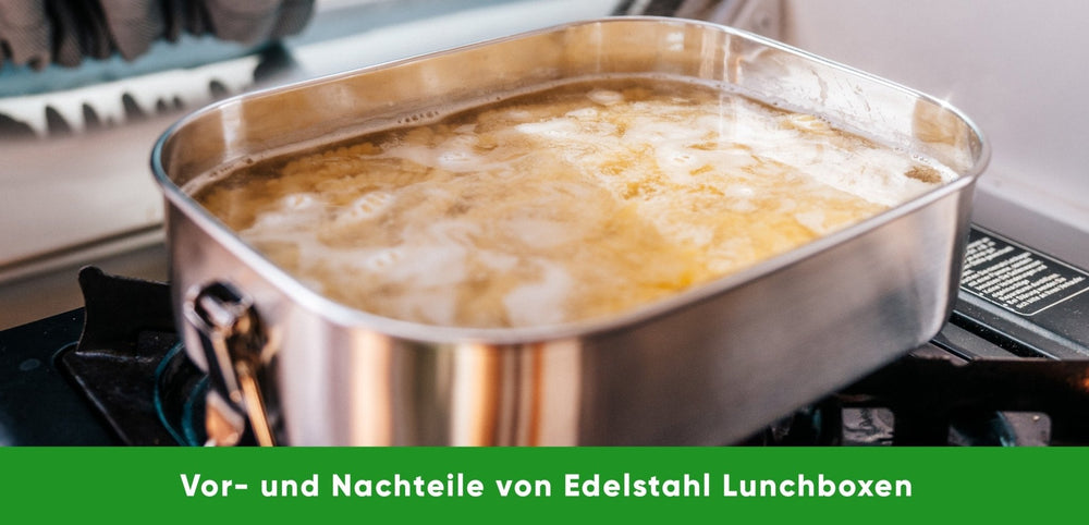 Edelstahl Brotdose mit Trennwänden auf einem Tisch
