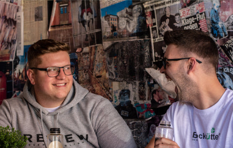 Nils y Malte con productos de Blockhütte